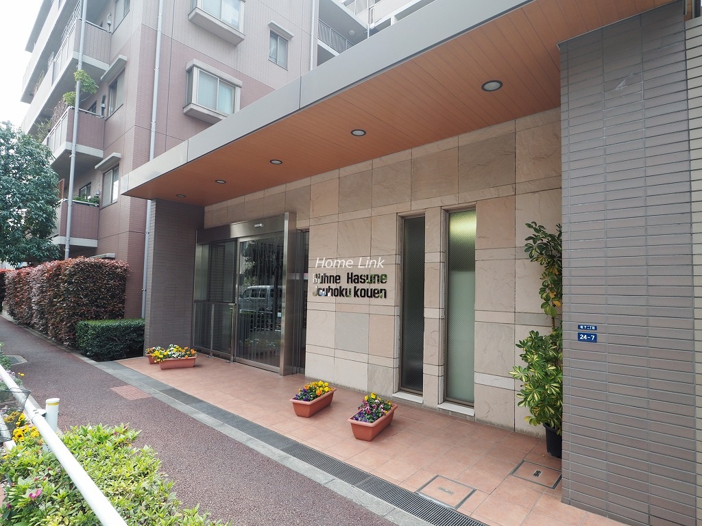 ビューネ蓮根城北公園　エントランス前