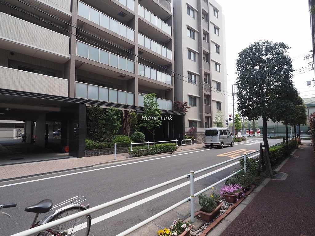 ビューネ蓮根城北公園　前面道路