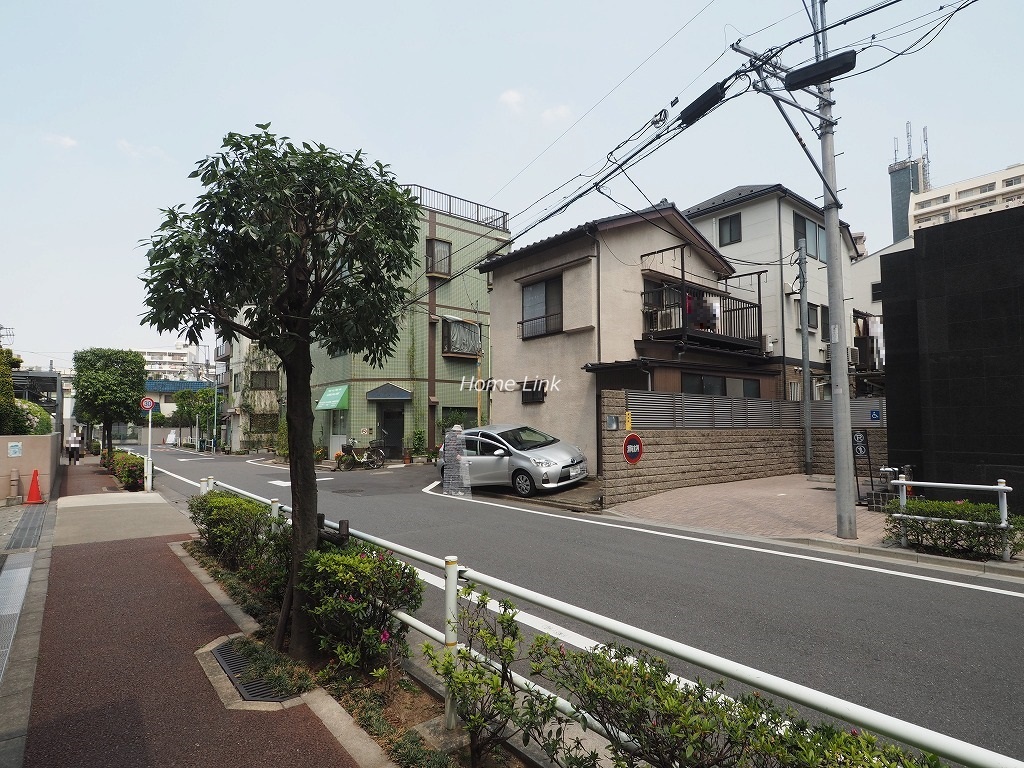 ビューネ蓮根城北公園　前面道路歩道