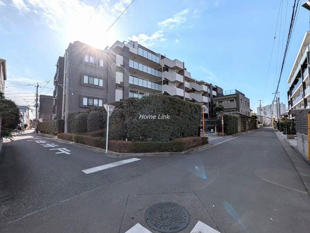 レクセル大宮 角地に立地