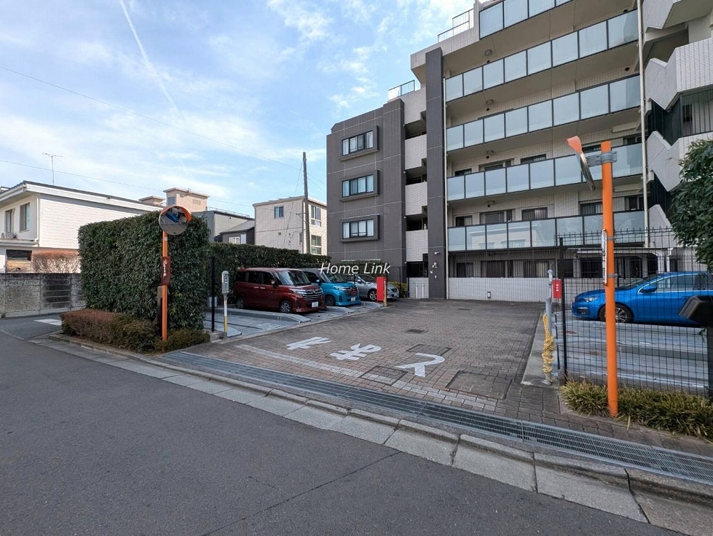 レクセル大宮 駐車場出入口