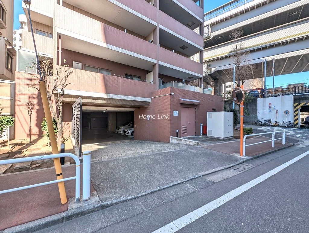 ルピナス大山グランドタワーｉステージ　駐車場出入口