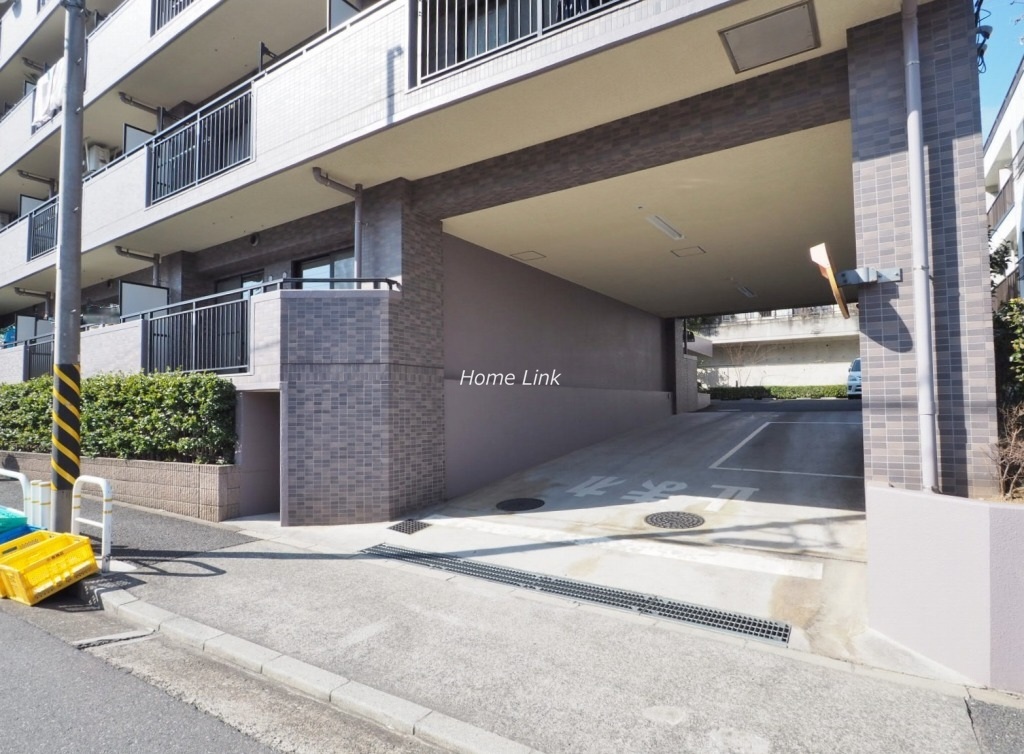 レーベンハイム赤塚公園参番館　駐車場出入口