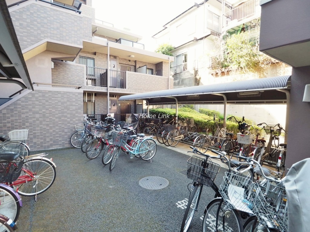 レーベンハイム赤塚公園参番館　駐輪場