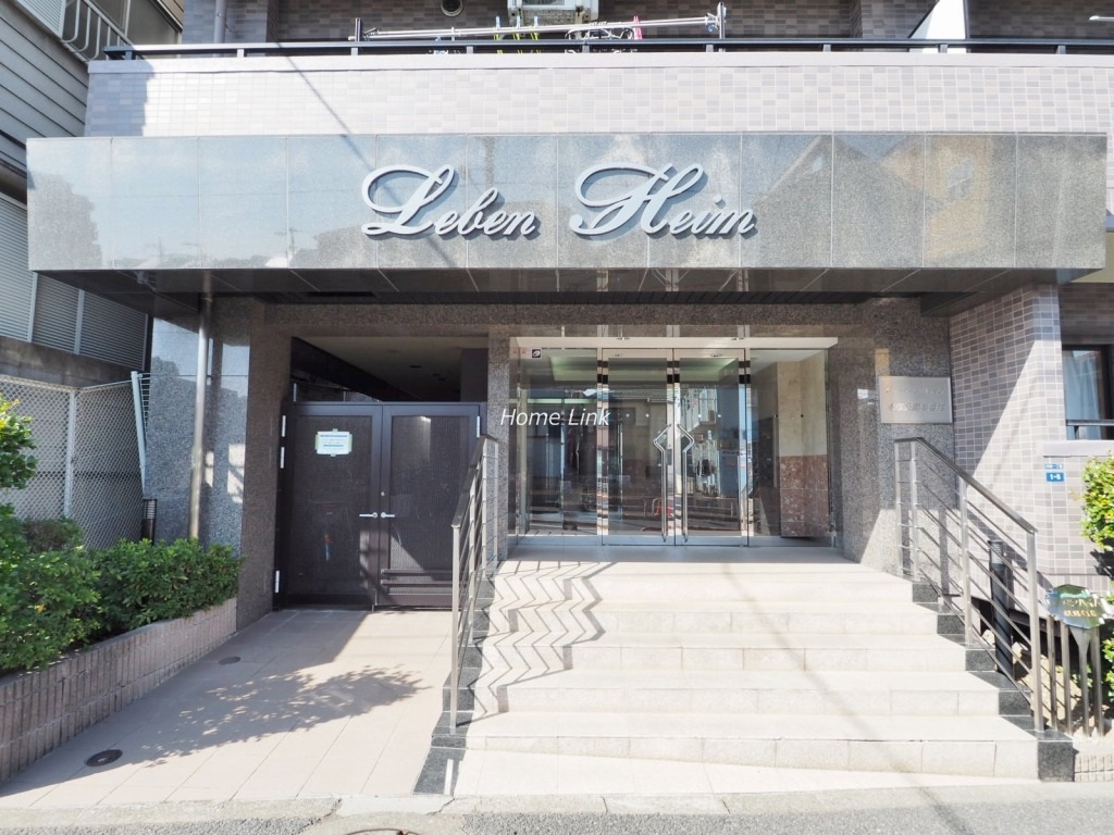 レーベンハイム赤塚公園参番館　エントランス前