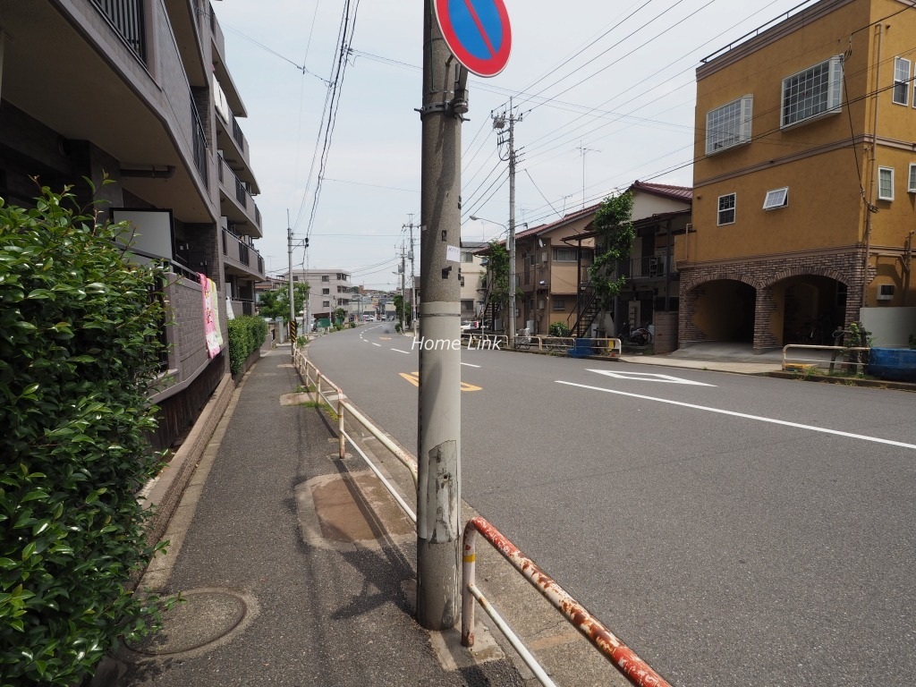 レーベンハイム赤塚公園参番館　前面道路
