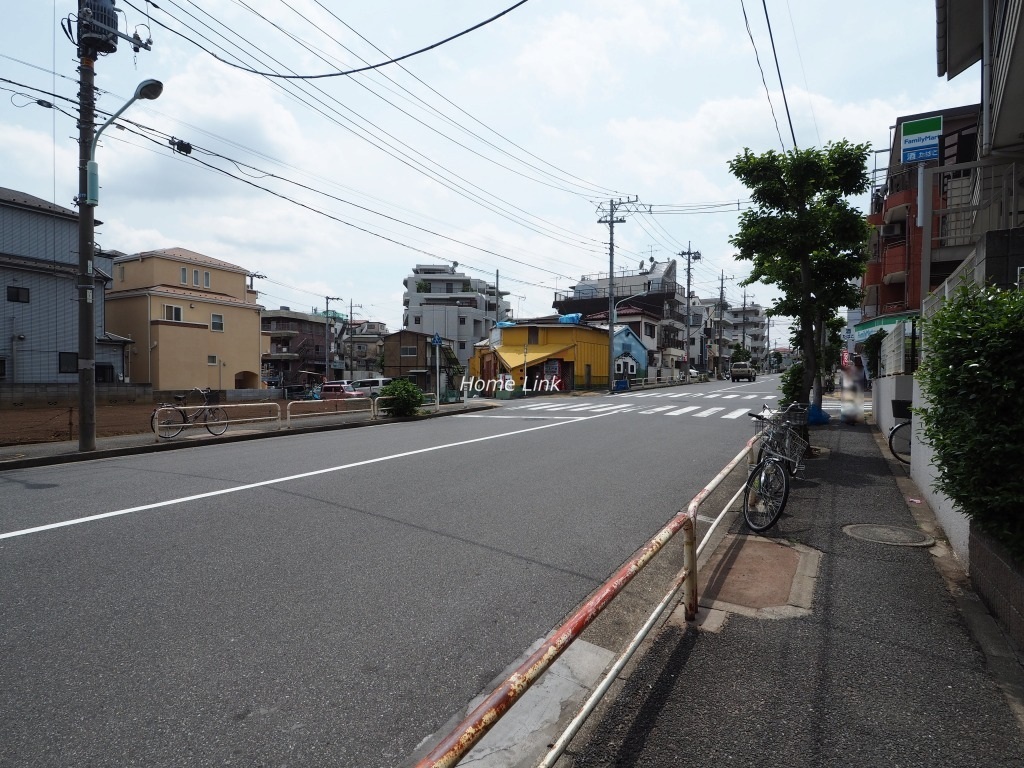 レーベンハイム赤塚公園参番館　前面道路