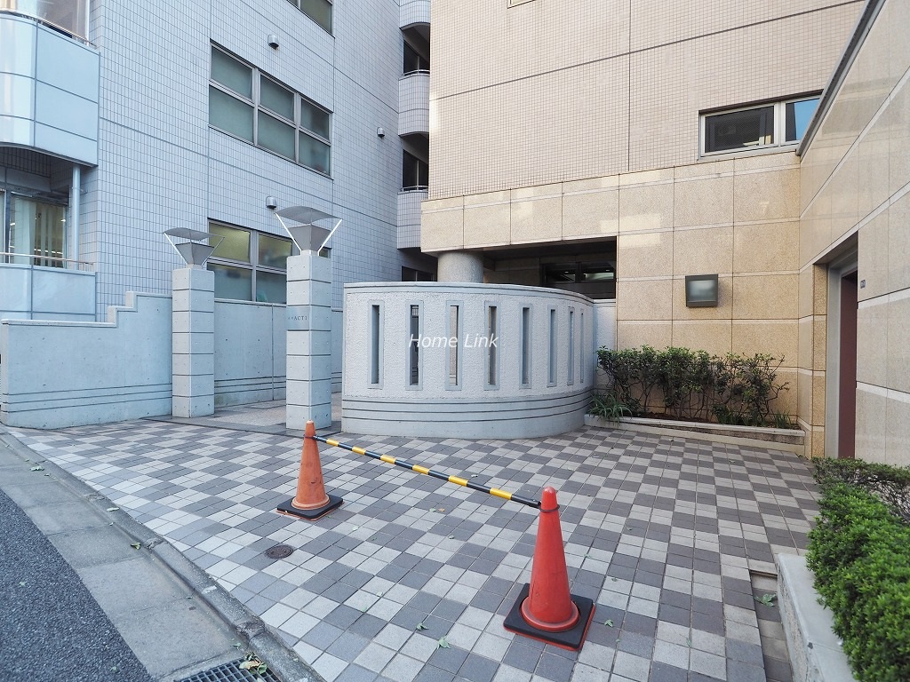 成増ACT1 エントランス前