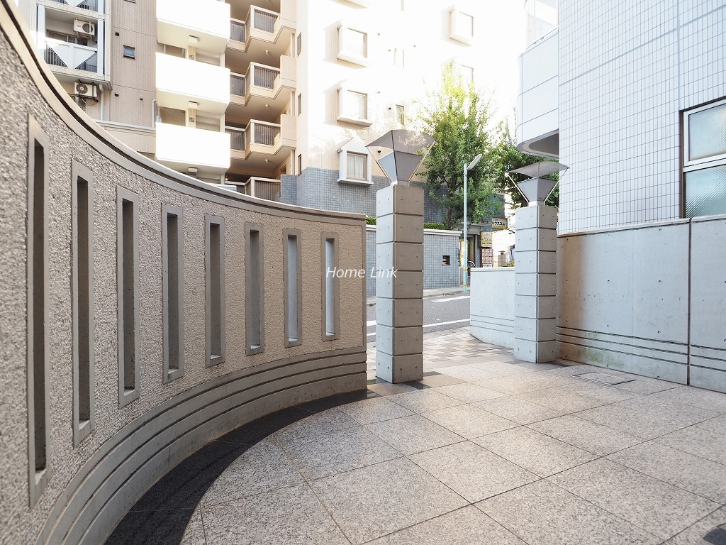 成増ACT1 エントランス前