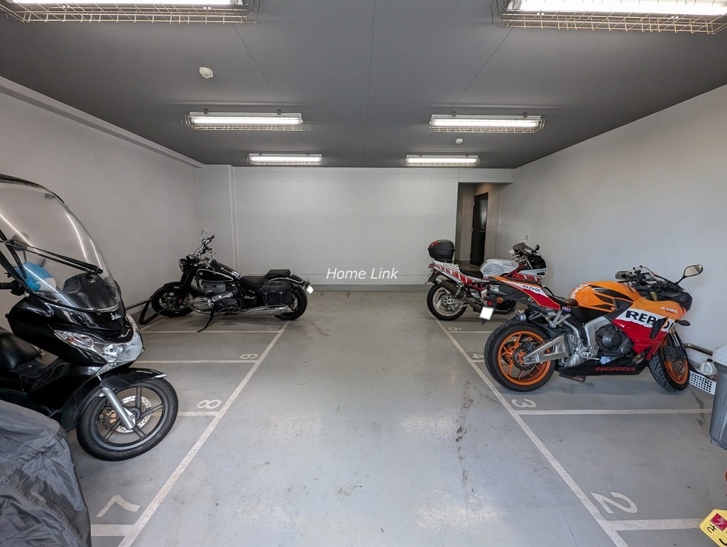 クレヴィスタ浮間舟渡　バイク置場