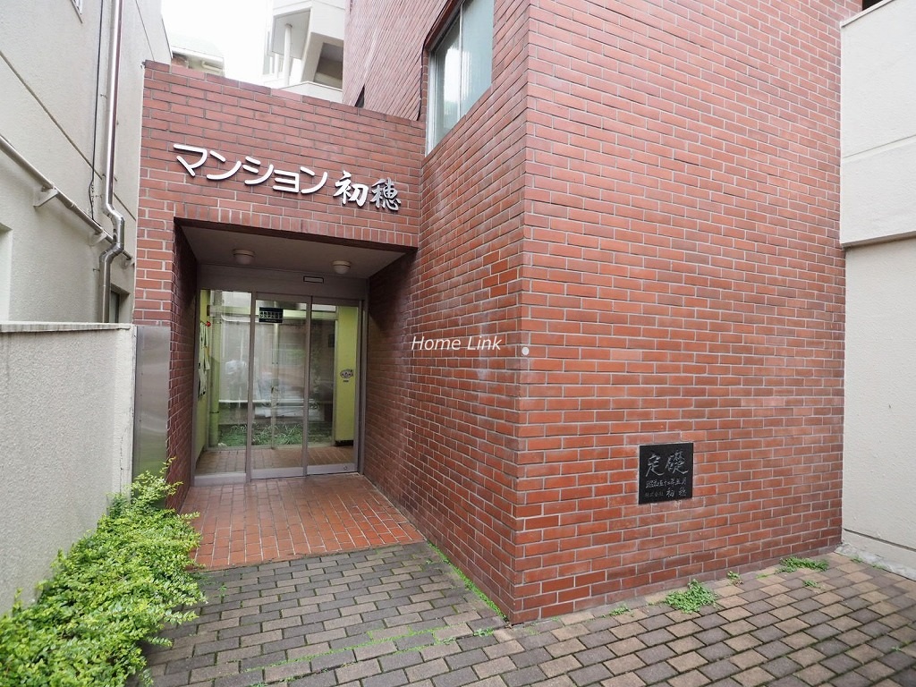 マンション初穂高島平 エントランス前