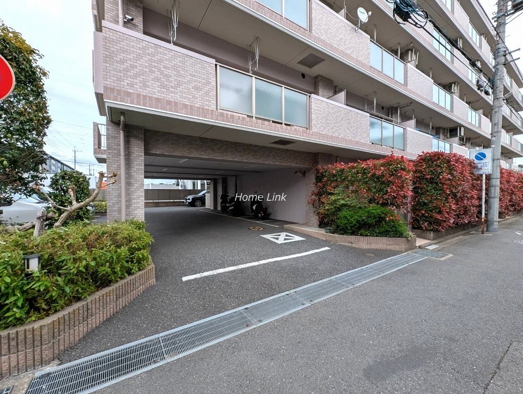 アーバンキャッスル高島平ウエスト　駐車場出入口