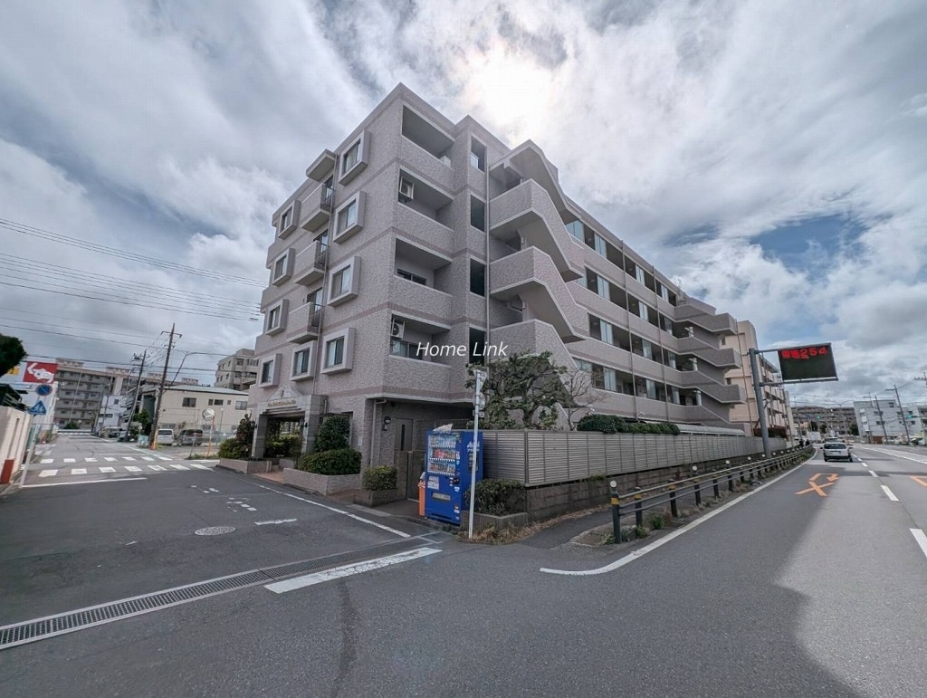 アーバンキャッスル高島平ウエスト　角地に立地