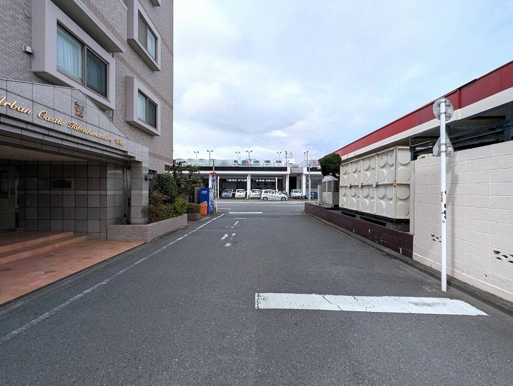 アーバンキャッスル高島平ウエスト　東側 前面道路