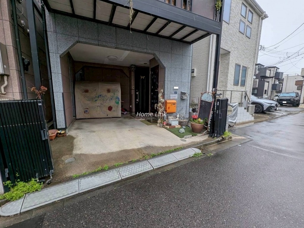 徳丸5丁目　中古戸建　玄関前