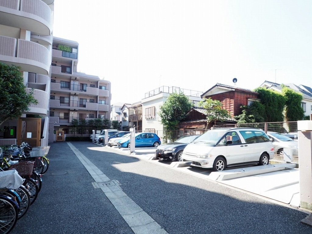 モア・クレスト小竹向原 駐車場
