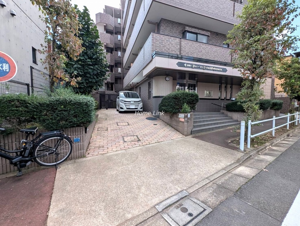 ライオンズマンション板橋徳丸　駐車場出入口