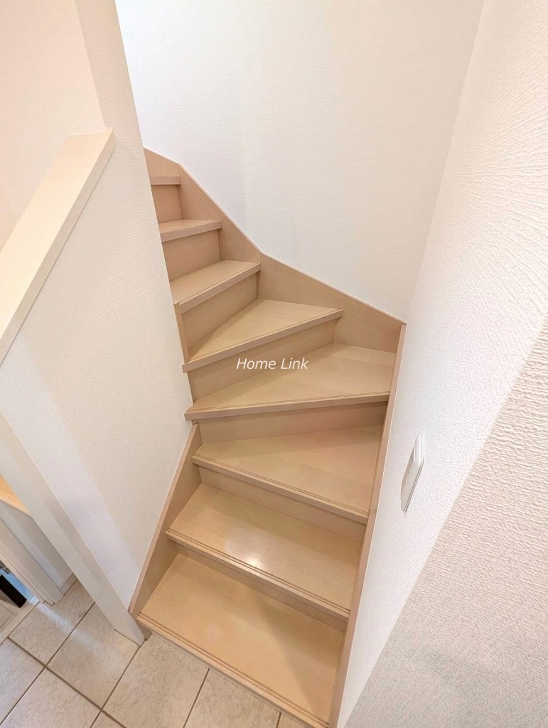 東新町2丁目　中古戸建　2階へ