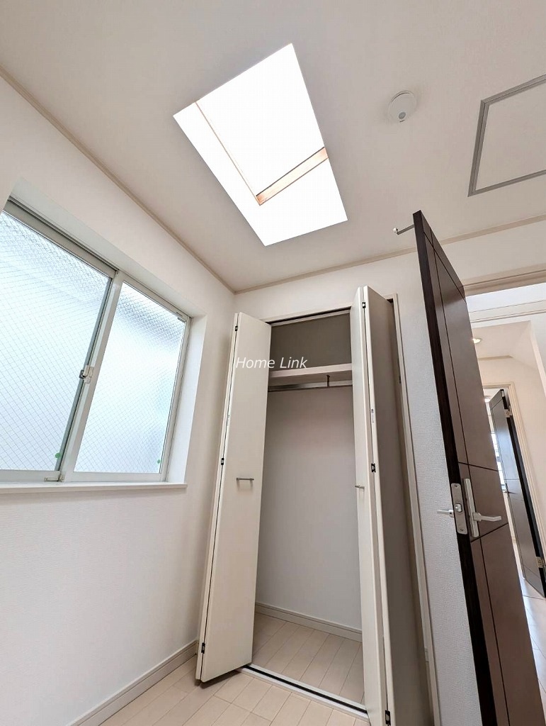 東新町2丁目　中古戸建　3階 洋室6帖 トップライト