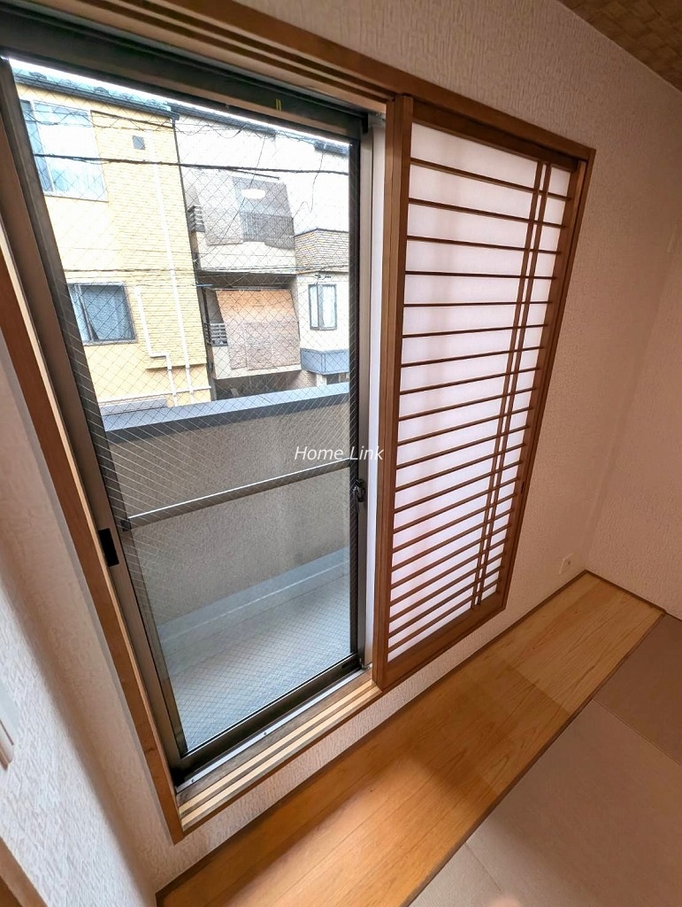 東新町2丁目　中古戸建　2階 和室4.5帖からバルコニーへ