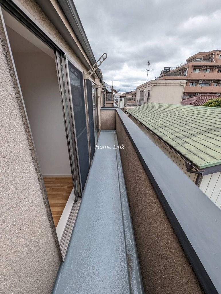 東新町2丁目　中古戸建　3階 洋室6.1帖 からバルコニーへ