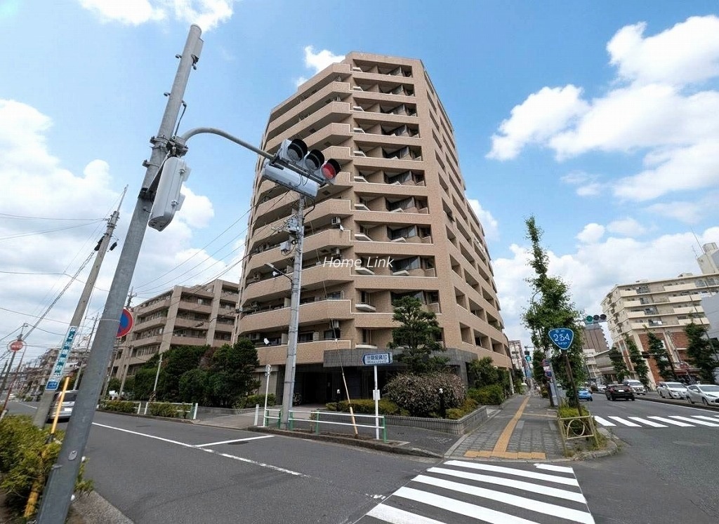 クリオ上板橋弐番館　角地に立地