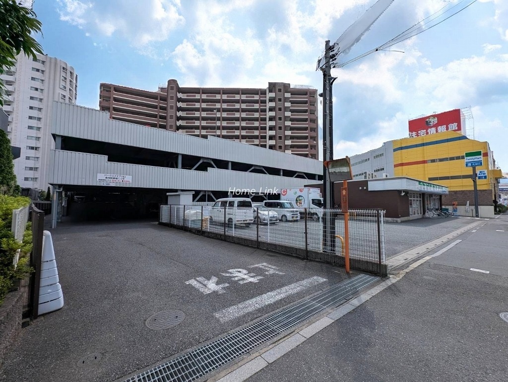 パークスクエア川口　駐車場出入口