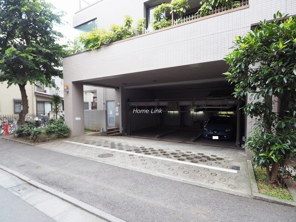 リプルHana 駐車場出入口