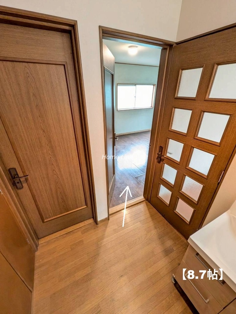 中台2丁目　中古戸建　2階 洋室8.7帖へ