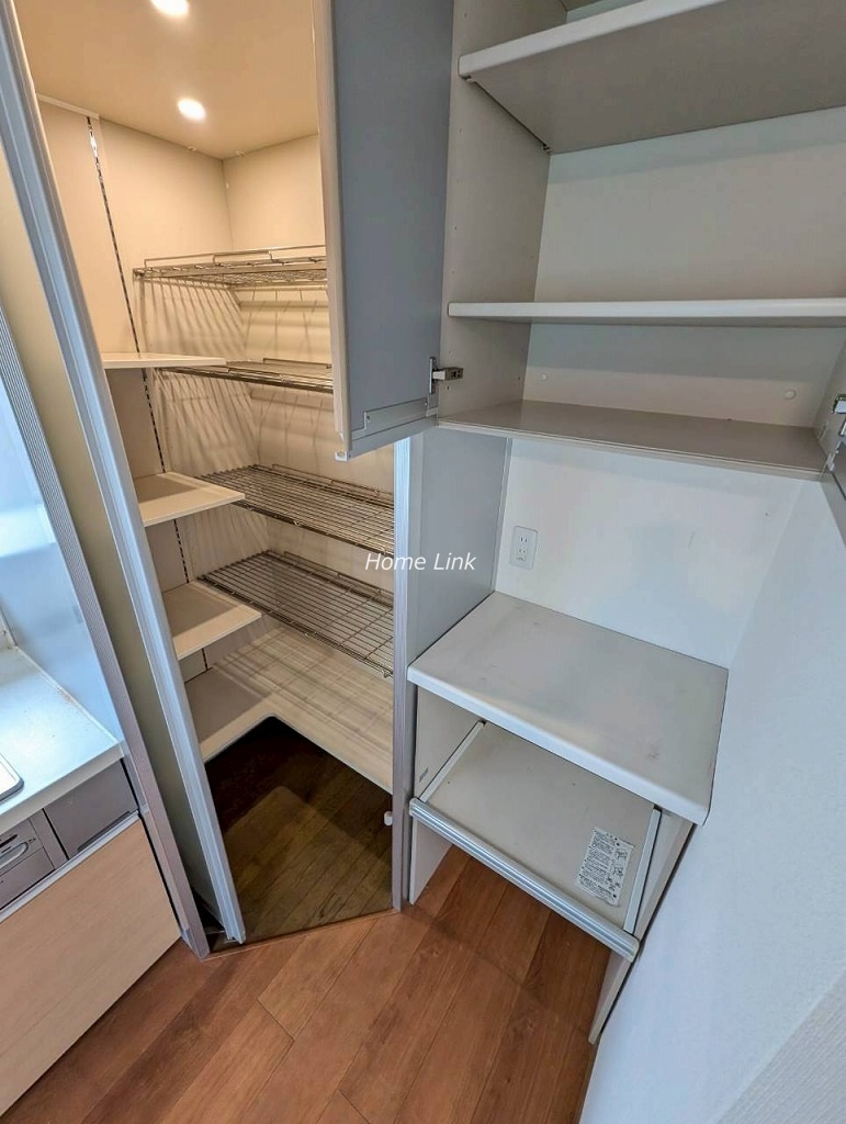 中台2丁目　中古戸建　2階 キッチン収納
