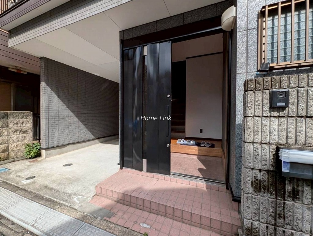 東坂下1丁目　中古戸建　玄関