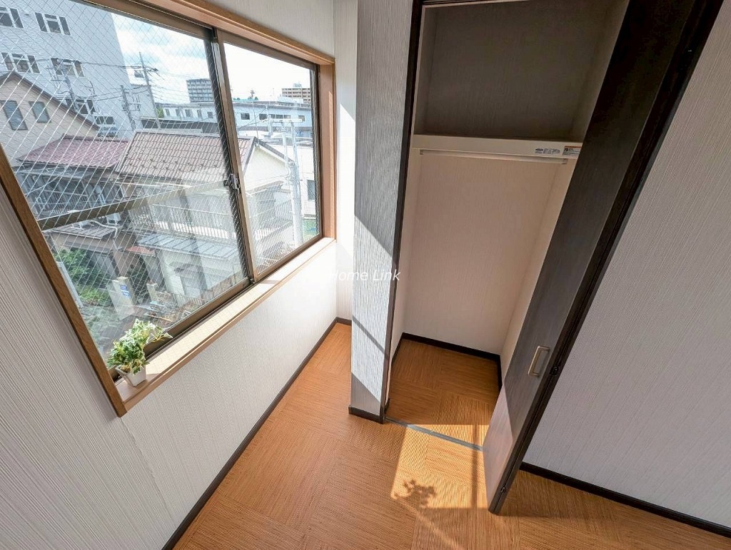 東坂下1丁目　中古戸建　3階 洋室8帖 クローゼット