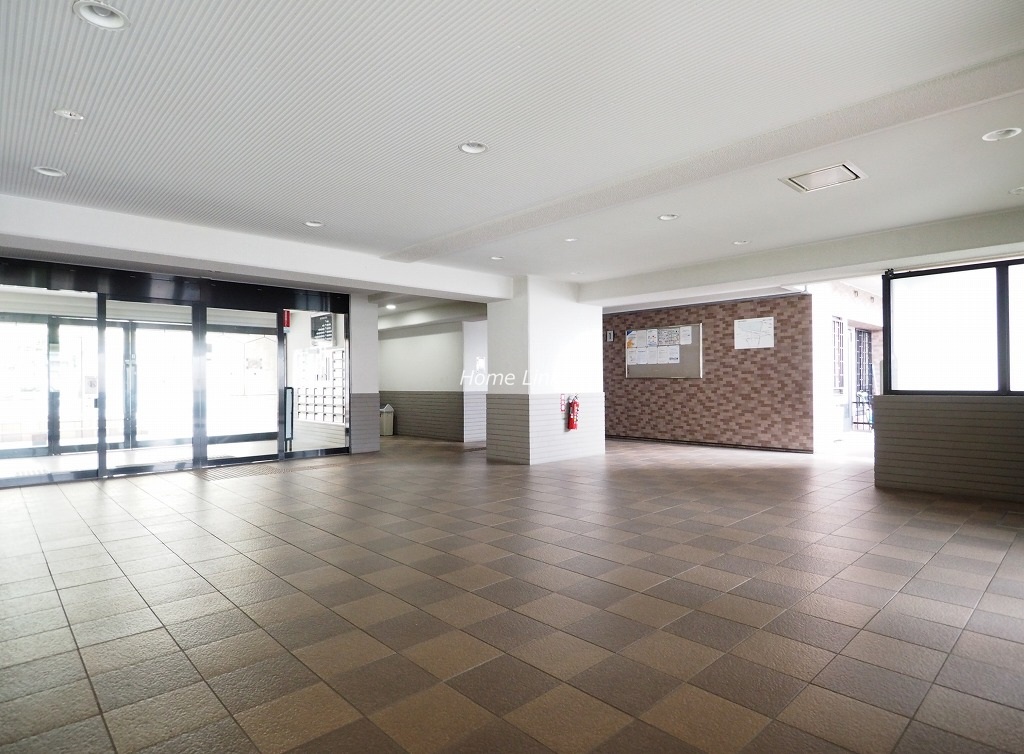 ライオンズマンション赤塚公園　エントランスホール
