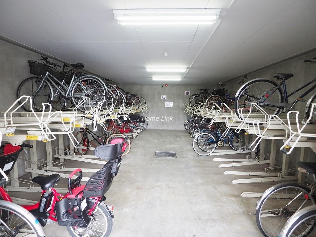 ライオンズマンション赤塚公園　駐輪場
