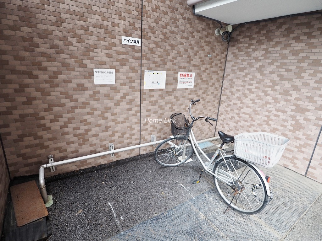 ライオンズマンション赤塚公園　バイク置き場＆来客用駐輪場
