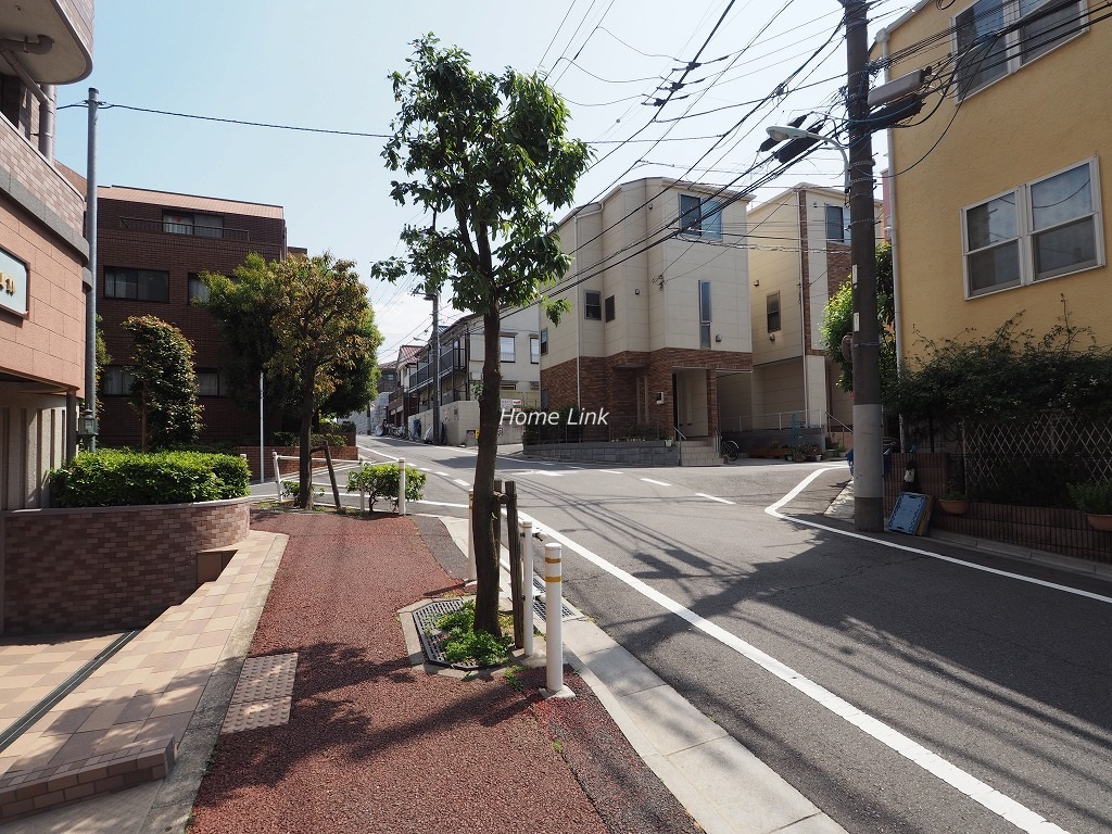 ライオンズマンション赤塚公園　前面道路歩道