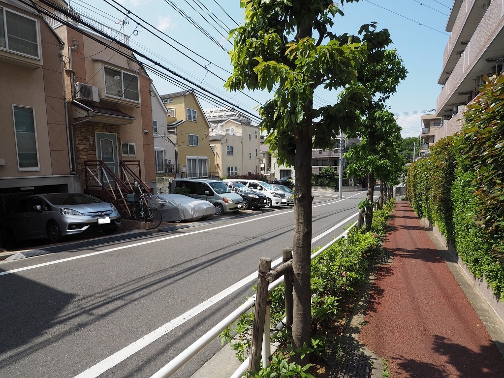 ライオンズマンション赤塚公園　前面道路