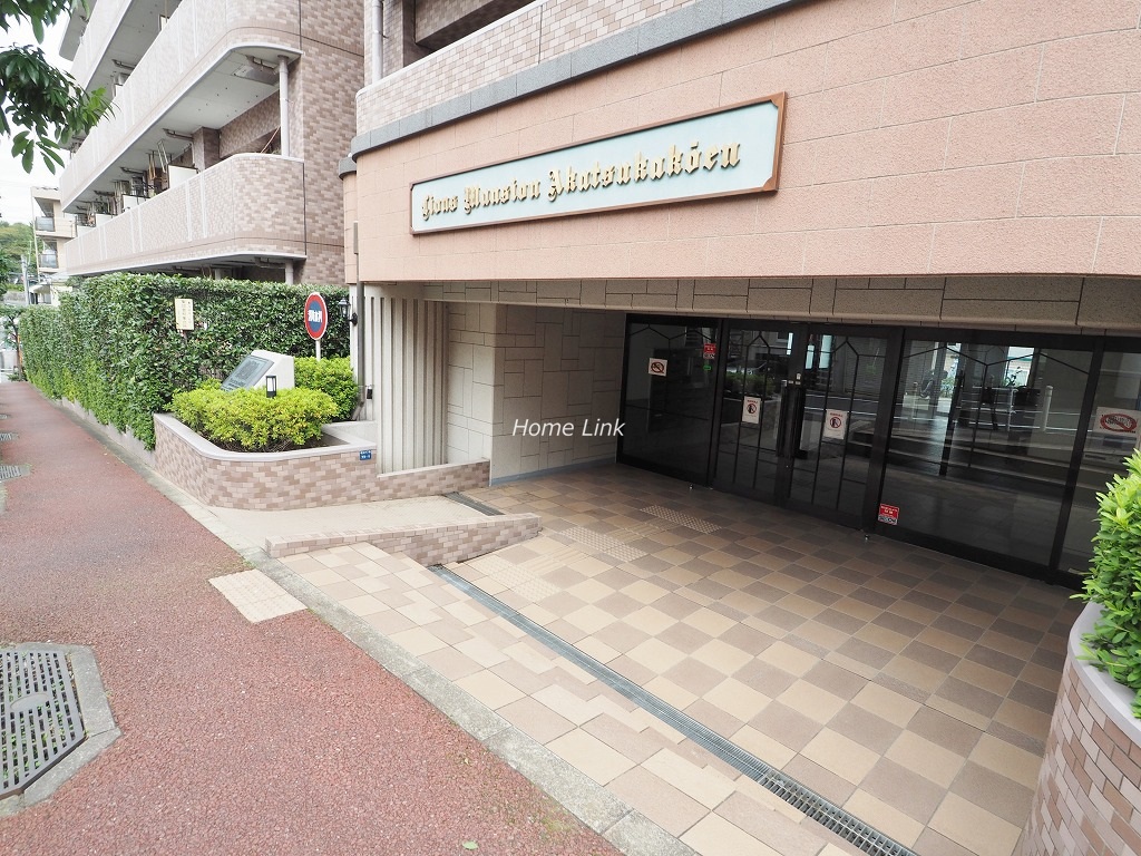 ライオンズマンション赤塚公園　エントランス前