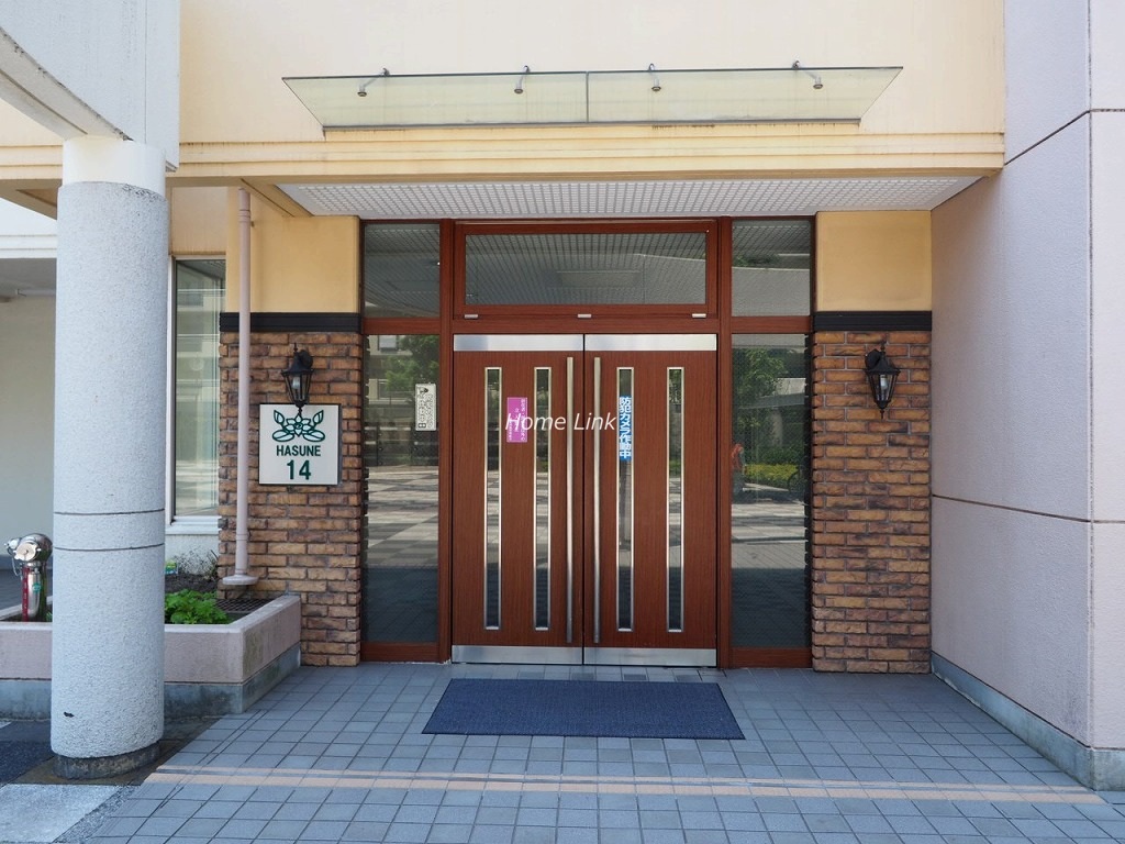 新蓮根団地14号棟　エントランス