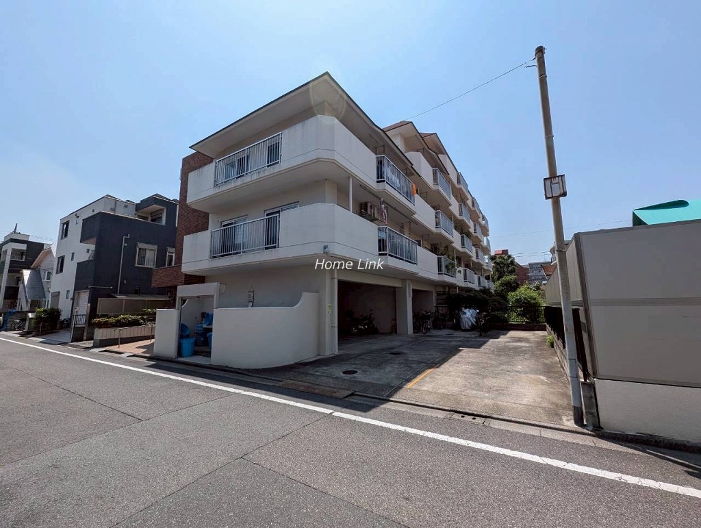 高島平マンション（7丁目）　駐車場出入口