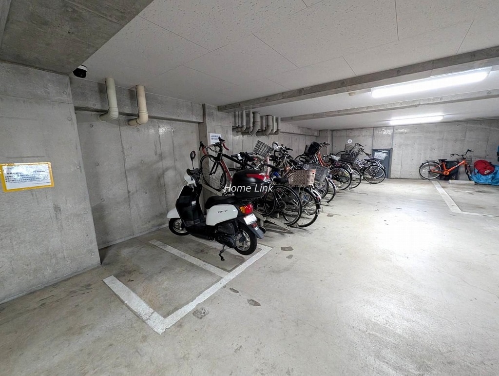 アルファスクエア川口グランデ　バイク置き場