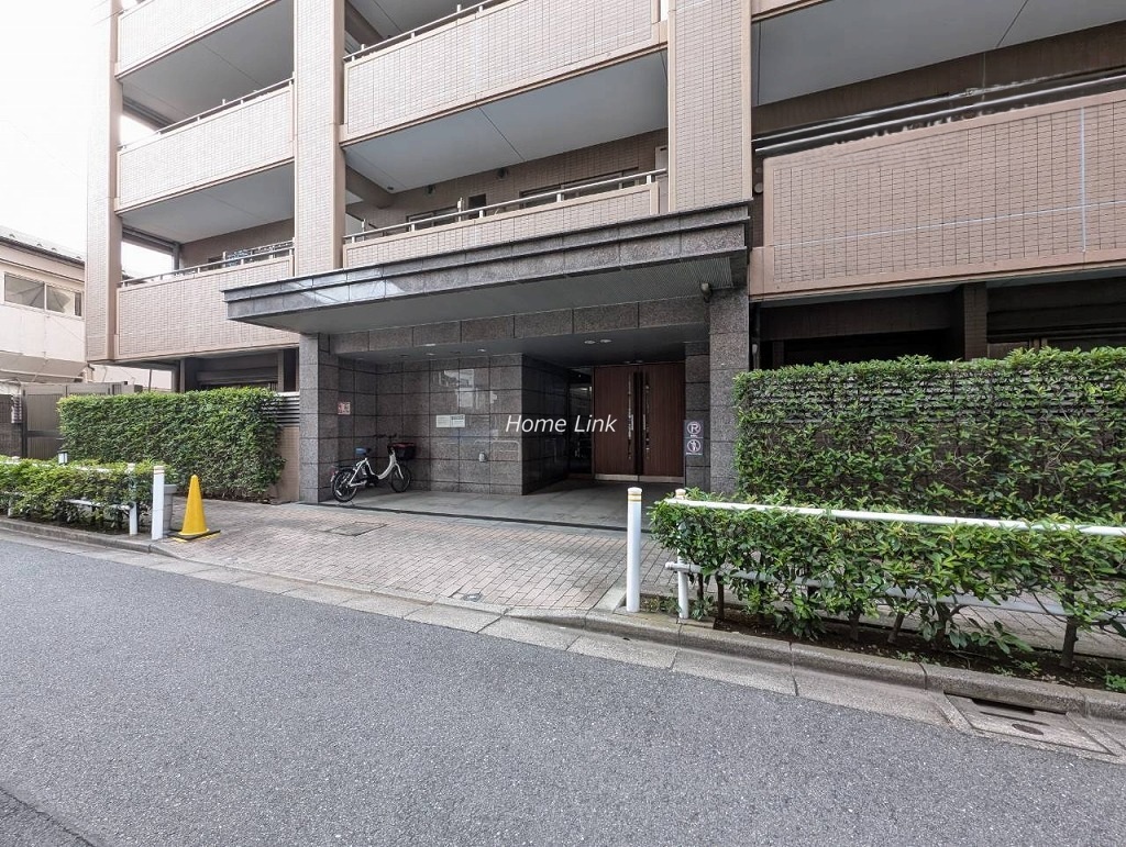 コスモ板橋エクセラ エントランス前