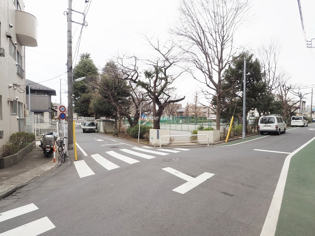 サンモール小豆沢　東側 公園