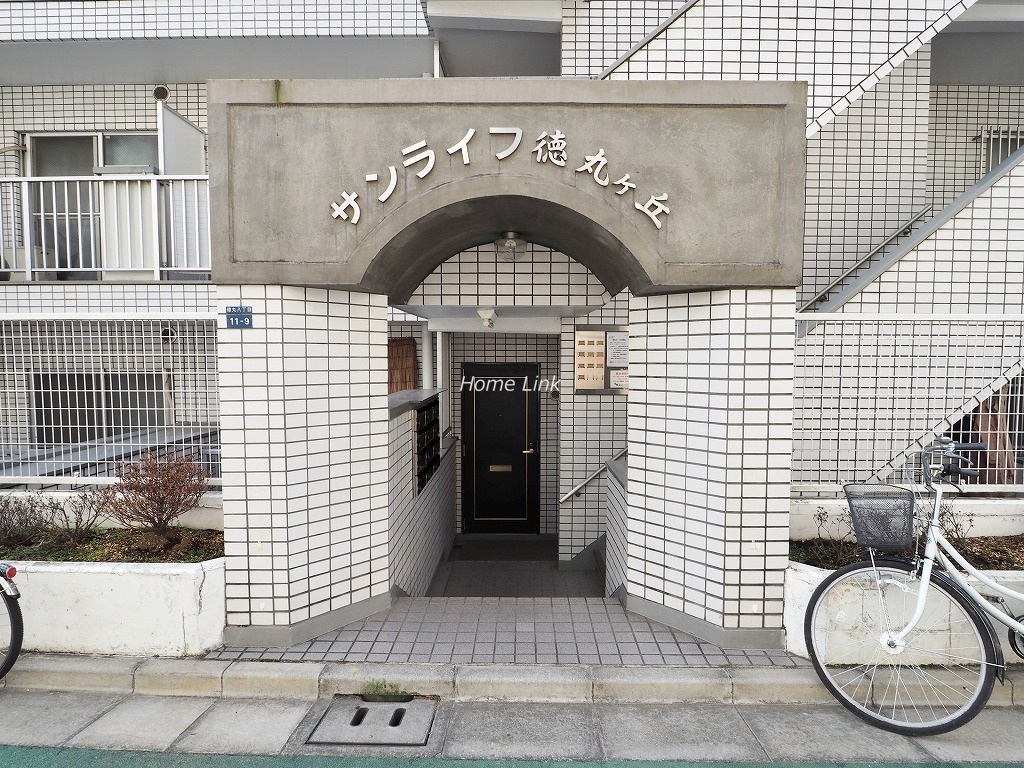 サンライフ徳丸ヶ丘　エントランス前