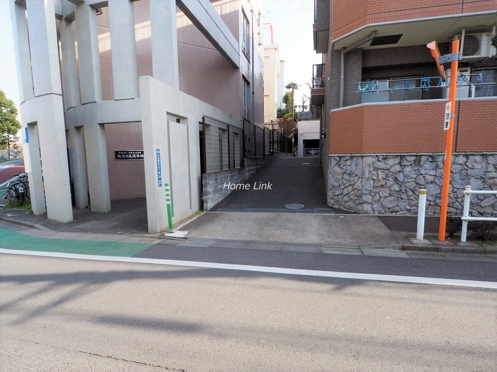 ダイアパレス前野台　駐車場出入口
