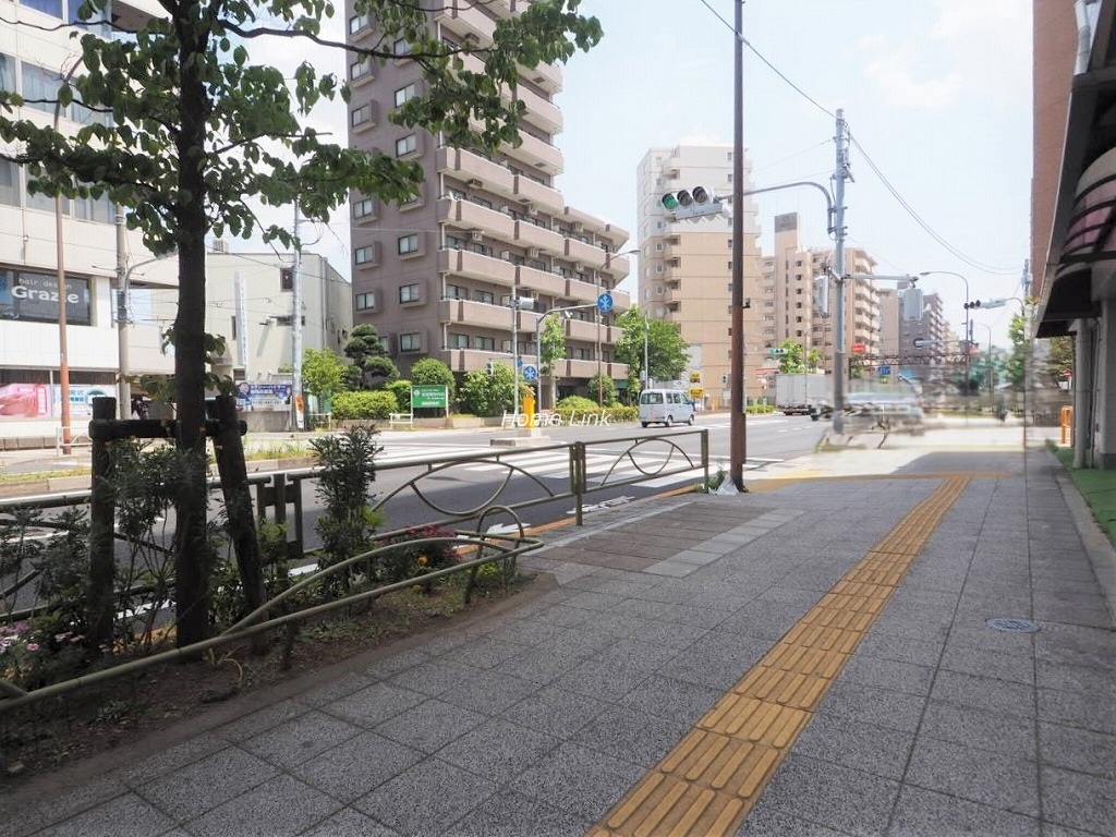 メゾーネ大山　北東側 前面道路歩道