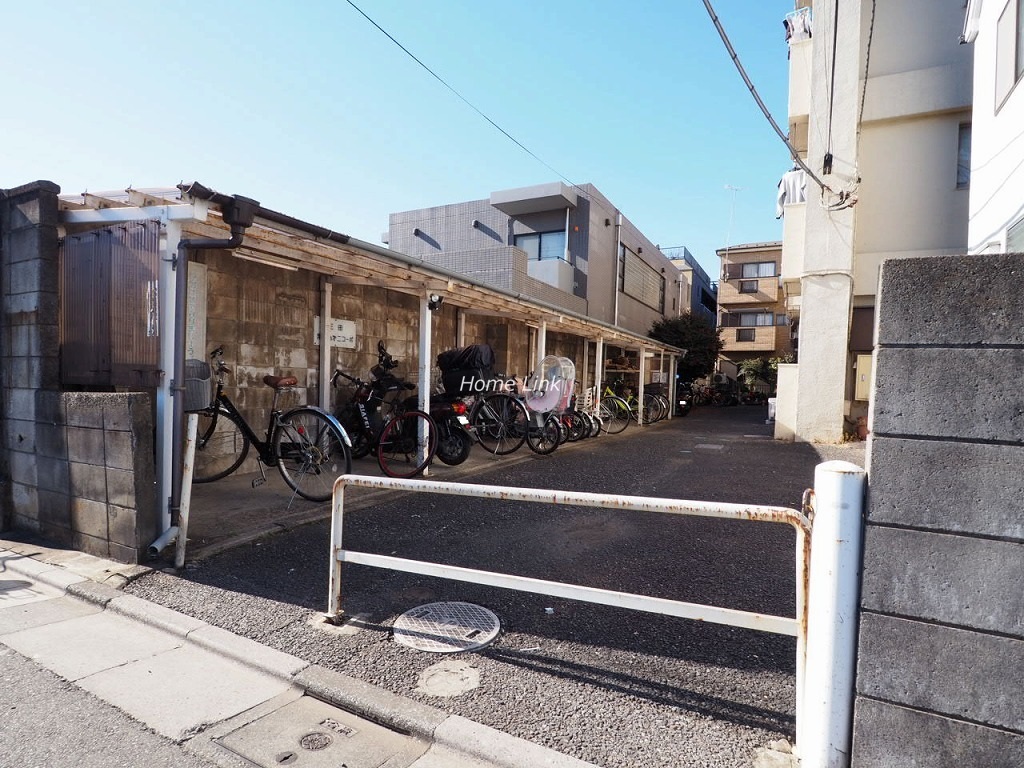 三田常盤台第二コーポ　エントランス前