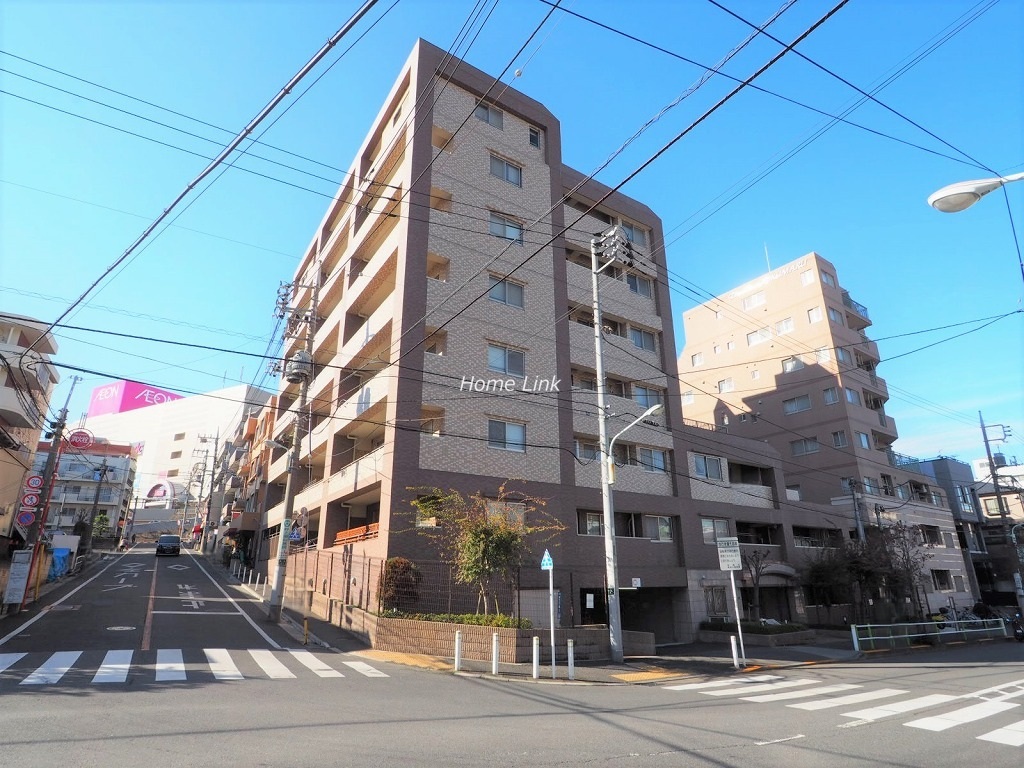 ローヤルシティ東武練馬・徳丸 角地に立地