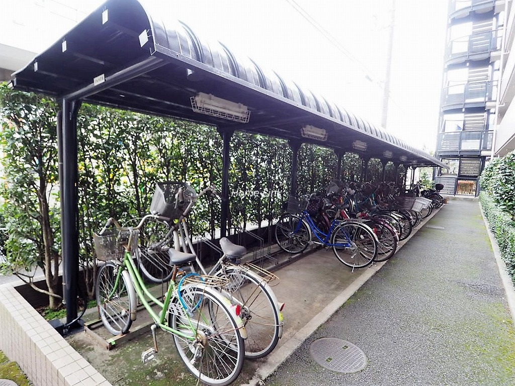 アドリーム蓮根　駐輪場